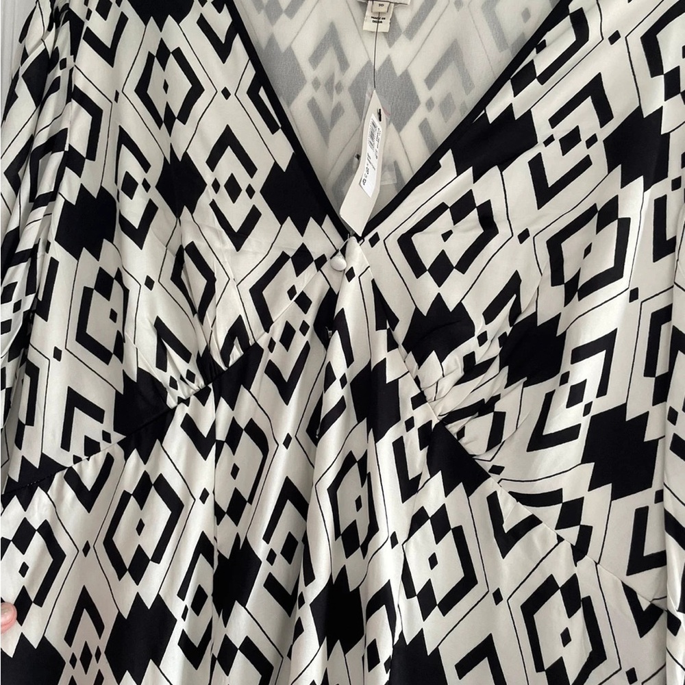 Black and White Geometric Patterned Top
